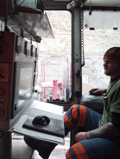 The HWM operator can see every aspect of the machine’s activity — and the movements of the crew — in real time from his position.